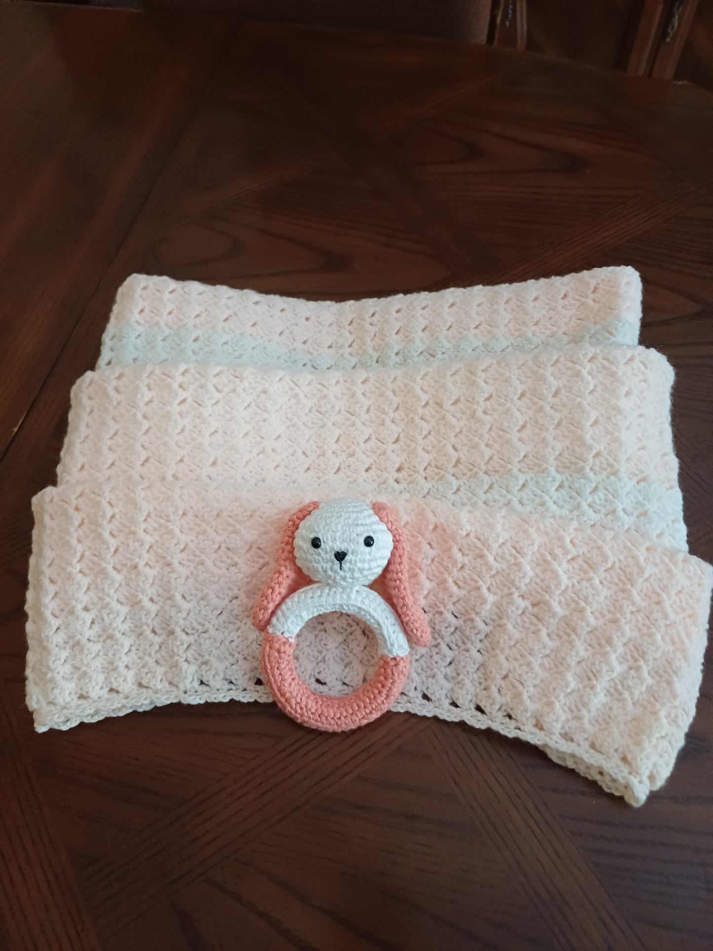 Baby Needs-Blanket+ Grip toy