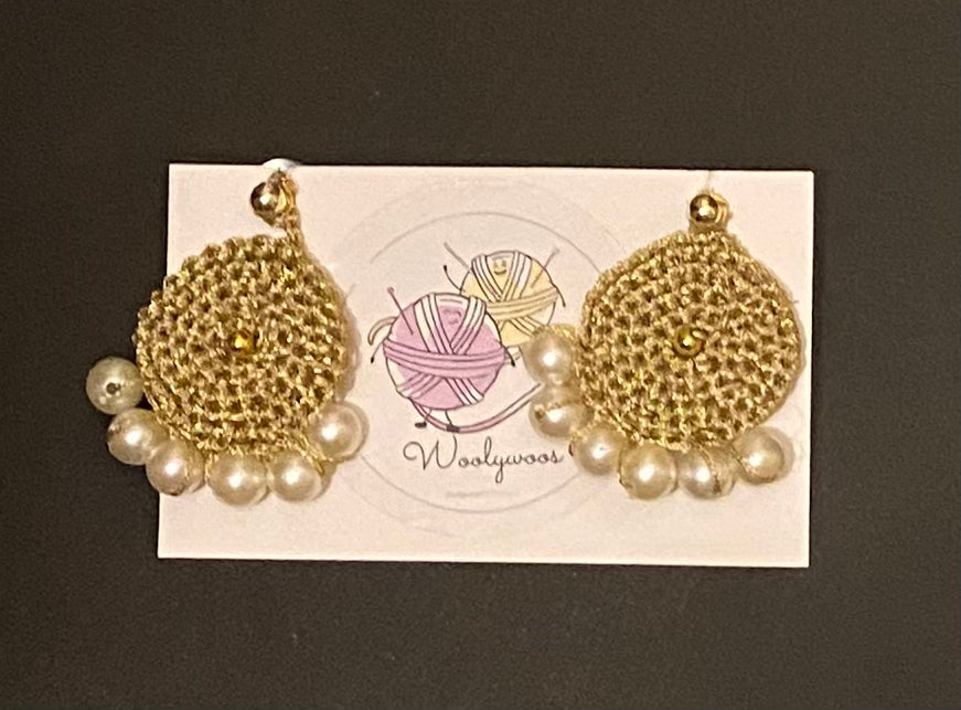 Pearl drops gold round earrings